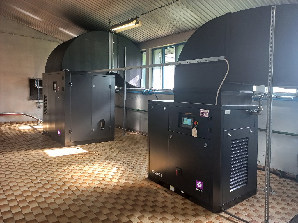 Dva kompresorja, ki lahko delujeta po sistemu zanesljivosti backup