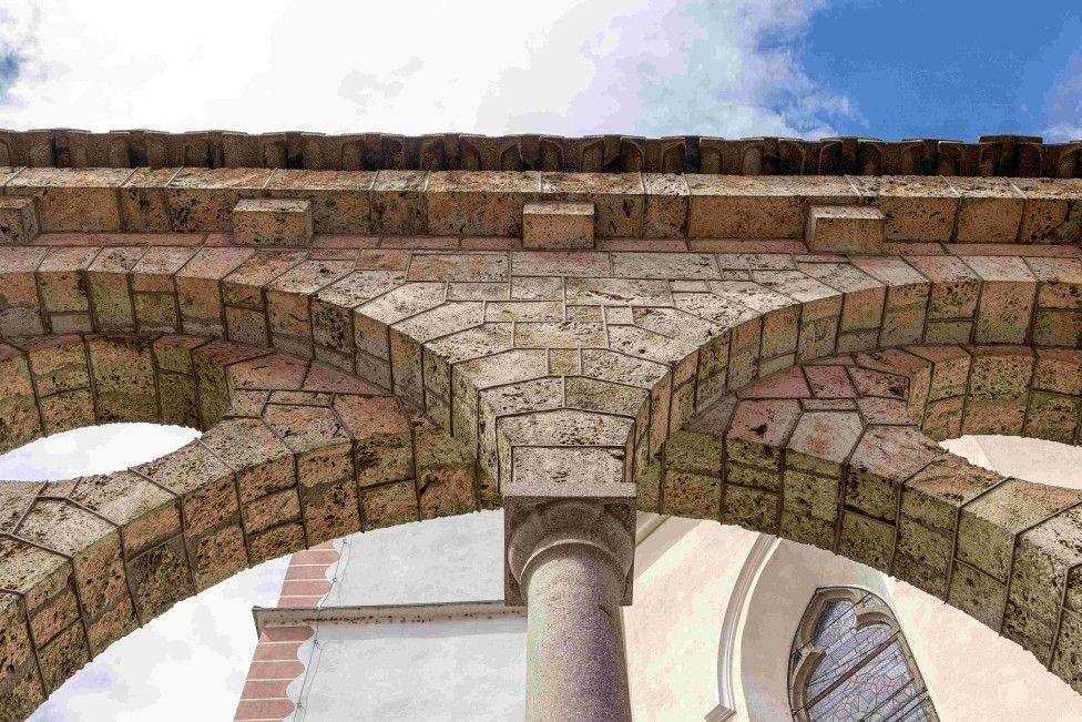 V Sloveniji je njegova uporaba še posebej cenjena pri obnovah kulturnih spomenikov in pomembnih arhitekturnih objektov