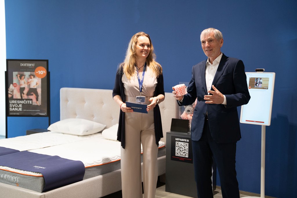 Revolucionarno novost sta predstavila Vesna Virant, vodja blagovne znamke Dormeo, in Sandi Češko, ustanovitelj blagovne znamke Dormeo