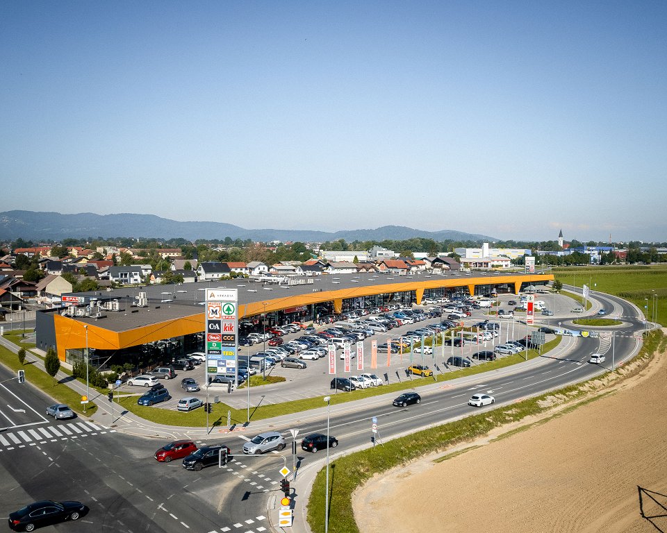 SES kupil trgovski center Arkadia v Domžalah © MID