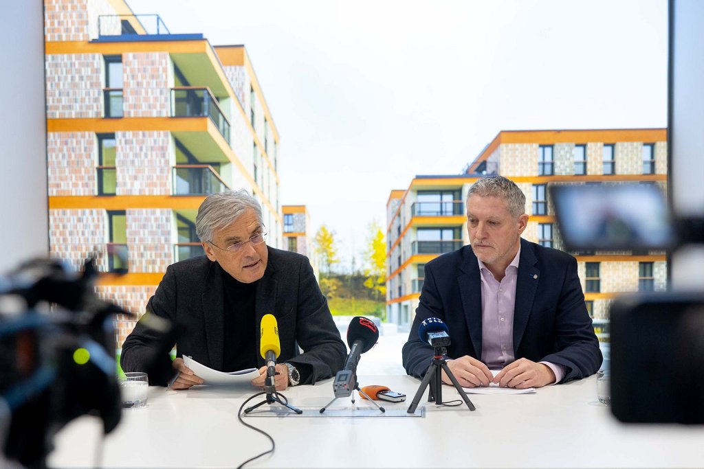 Predstavnike medijev sta na novinarskem srečanju nagovorila predsednik uprave SSRS mag Črtomir Remec in član uprave SSRS Krešo Šavrič Foto Anže Krže Mediaspeed