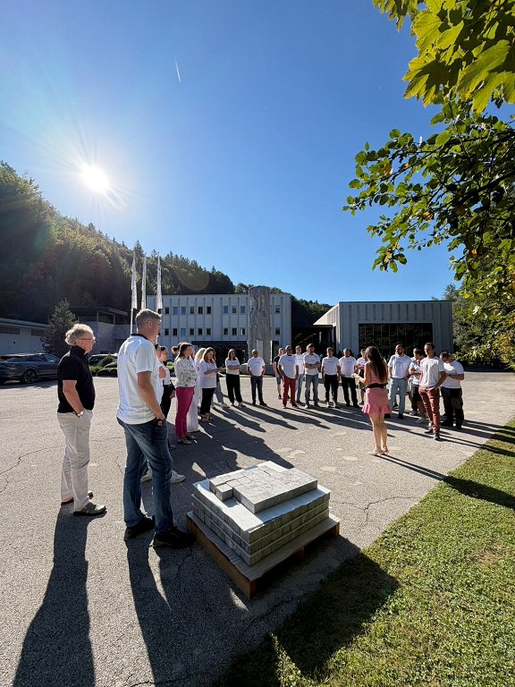 Iz _kock_ hotaveljčana je v vsaki skupini nastala zgodba Foto Marmor Hotavlje